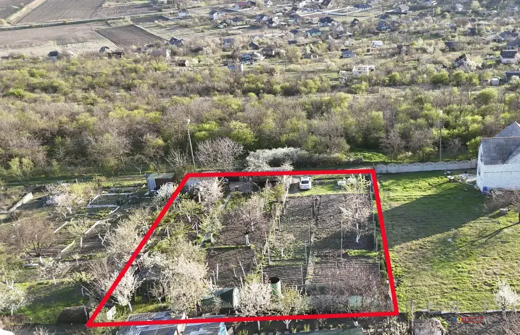 Vilă de 12 ari cu căsuță de vacanță, foișor, apeduct și 2 sere Дача 12 соток с садовым домиком, беседкой, водопроводом и 2 теплицами